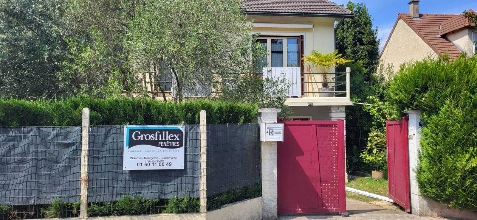 Facade et showroom PEC Grosfillex
